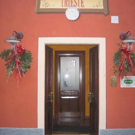 I Malpensanti Del Trieste Monticelli dʼOngina Kültér fotó
